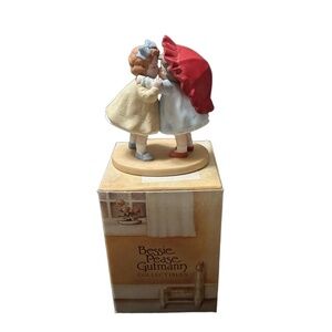 Bessie Pease Gutmann "Making Up" Ceramic Figurine Girls Red Umbrella KISS Sweet‎